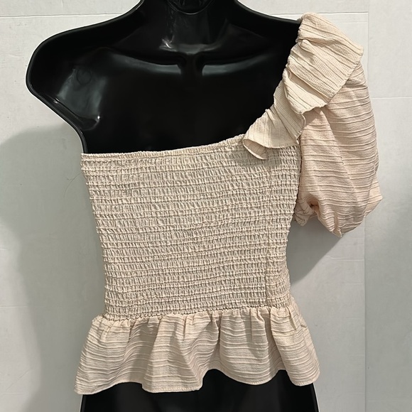 DO+BE SIMPLY RADIANT BOUTIQUE SMOCKED TOP IN CREAM size small NWOT - Picture 10 of 16